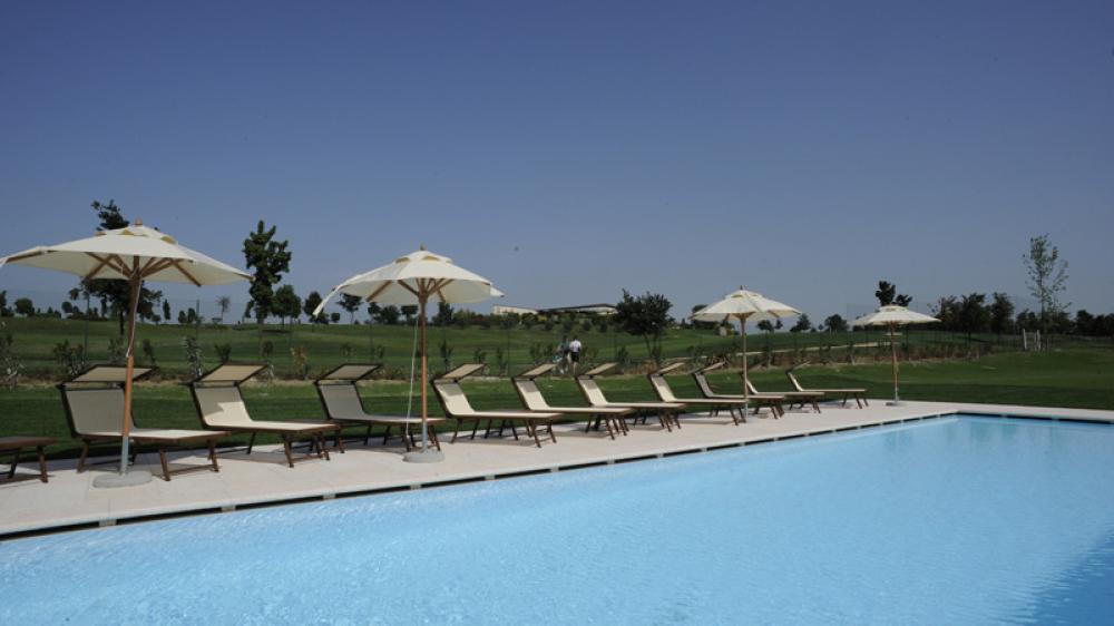 Luxe, grote, klassieke appartementen en villa's op golfclub aan het Gardameer. Ideaal voor grote families
